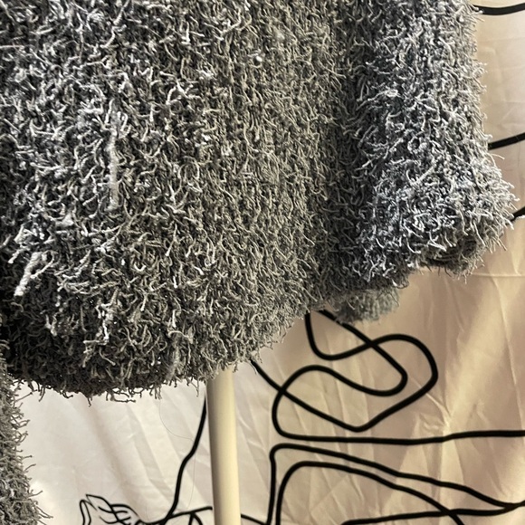 BB DAKOTA Woman’s Large Grey Scruffy-Textured Pullover Sweater - Picture 7 of 7